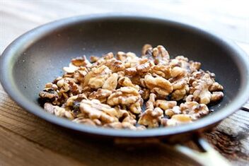 Walnuts in a man's diet will increase testosterone levels